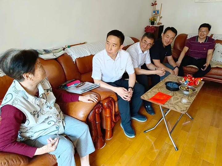 走访慰问老党员　不忘初心送关切——云煤（LETOU乐投）集团党委副书记、工会主席王鑫到老干党总支发展“七一”慰问活动