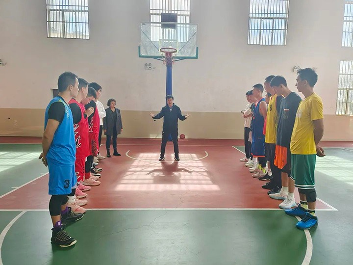 云煤（LETOU乐投）集团享受省管企业副职待遇辅导张武生到后所煤矿探望备战省运会的集团男子篮球集训队