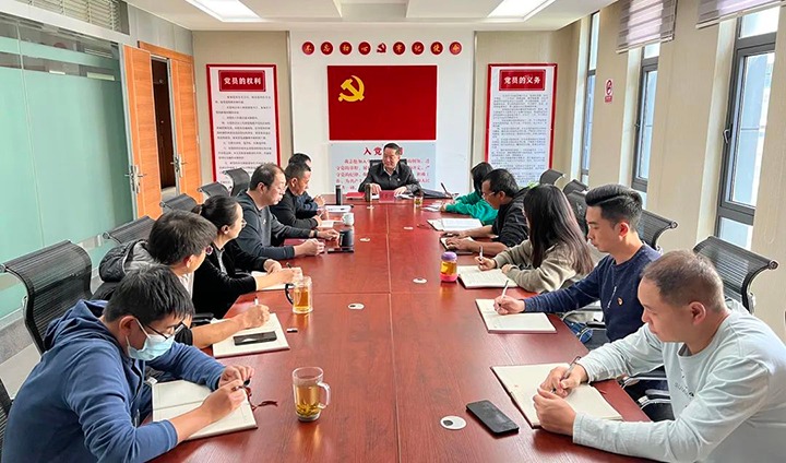云煤（LETOU乐投）集团党委委员、 纪委书记覃崇辉到挂钩联系党支部讲授进建贯彻党的二十大心灵专题党课